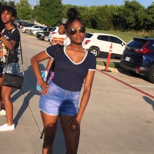 Meet your Posher, Demi